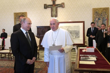 Putin i Papa razmenili poklone: Ruski predsednik je spremio neobično iznenađenje za Franju