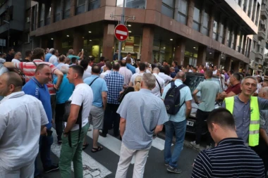 Cargo vozači izašli na ulice, Vučić najavio masovne proteste