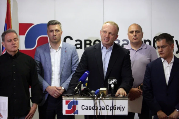 TOTALNI RASPAD ĐILASOVE OPOZICIJE! RAT, ALI STVARNO: Ne zna se ko koga napada, PADAJU TEŠKE REČI!