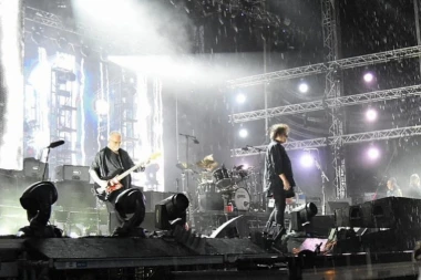 Spektakularni početak "Exit"-a: The Cure zapalili scenu, ni kiša ih nije sprečila da oduševe publiku!