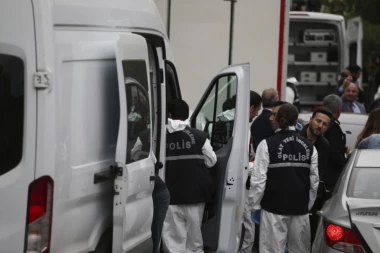 TRANSRODNE OSOBE PRETUKLE MUŠKARCA MOTKAMA! Sve zabeleženo kamerom - ovakvu TUČU niste videli dosad! (VIDEO)