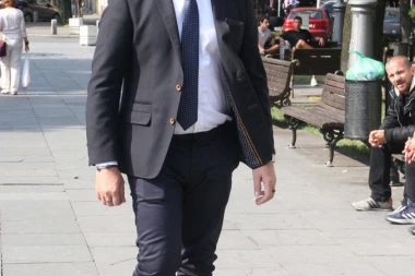 Nepoznati napadač napao Simona Karića usred punog kafića: Policija i dalje traga za njim