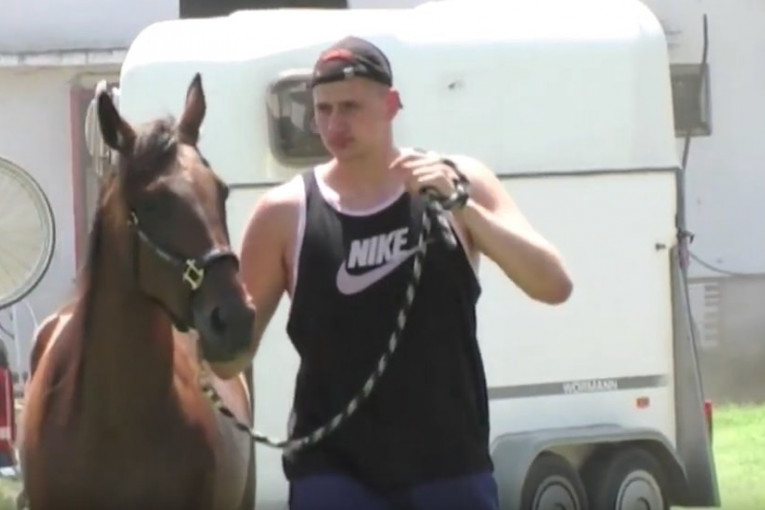 AMERIKA MRZI JOKIĆA: Samo hoće da priča na video poziv sa konjima!