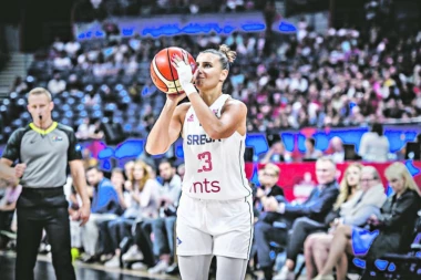 ANA: RUKA  MI JE PUKLA,  ALI DAĆU SVE OD SEBE DA ZAIGRAM!