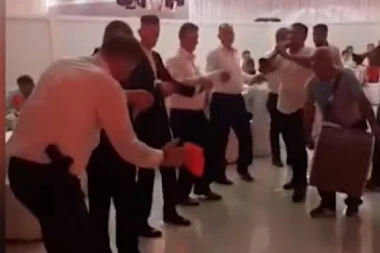 ŠOK SNIMAK! Šiptar, direktor uglednog preduzeća sa pištoljem na svadbi