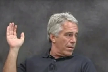 "MOJ DOBRI PRIJATELJ JE UVEK TU SEDEO": Epstajn pre silovanja žrtvu zastrašio Bilom Klintonom!