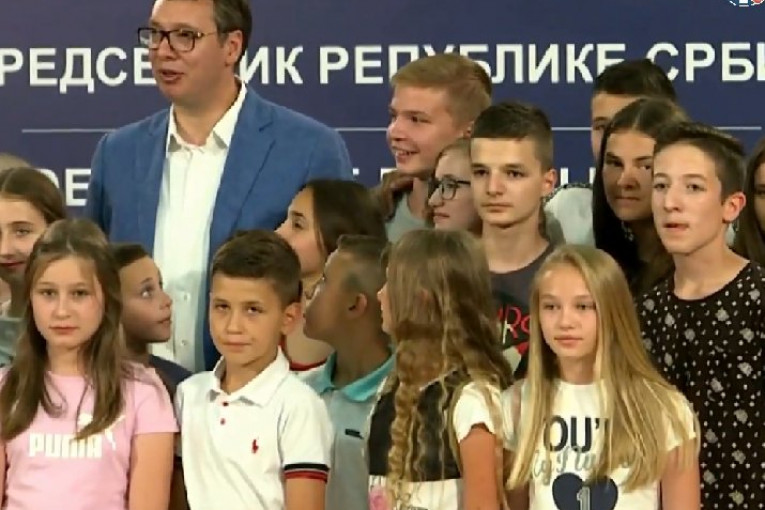 (FOTO) Vučić primio mališane sa Kosova: Beograd je vaš glavni grad