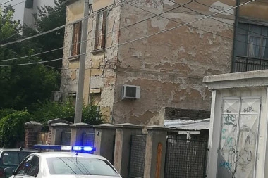Benzinska pumpa usred dvorišta! Policija zatekla šok u Šapcu