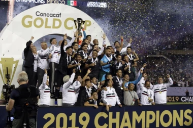 Meksiko slavio protiv branioca titule u Čikagu, "sombrerosi" šampioni Gold kupa!