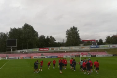 (FOTO) Zvezda pali motore za Ligu šampiona: Pavkov ostao u hotelu, crveno-beli trenirali u Litvaniji