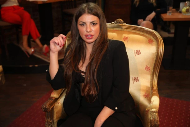 (FOTO) NEMA TUGOVANJA: Dragana posle raskida sa Edisom ne gubi vreme, brzo se snašla!