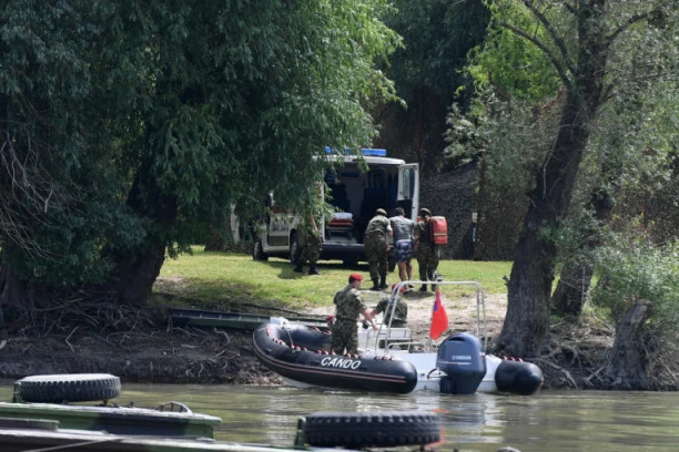UTOPIO SE OTAC TROJE DECE: Nađeno telo mladića nestalog na Lidu, progutali ga talasi kada je skočio da se rashladi
