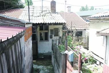 (FOTO) UBICA SA ZVEZDARE PRESUDIO MAJCI: Komšije otkrivaju kakav je Nemanja bio i zašto su ga svi čudno gledali kada prođe ulicom!