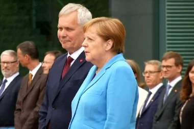 (VIDEO) Izgleda da je gotova? Angela Merkel se nekontrolisano tresla po treći put