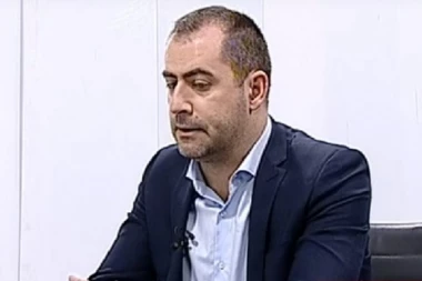 Božović iz Komiteta za saobraćaj: Protest taksista ima pozadinu, neko im dao signal da zatvore grad i traže gašenje CarGo