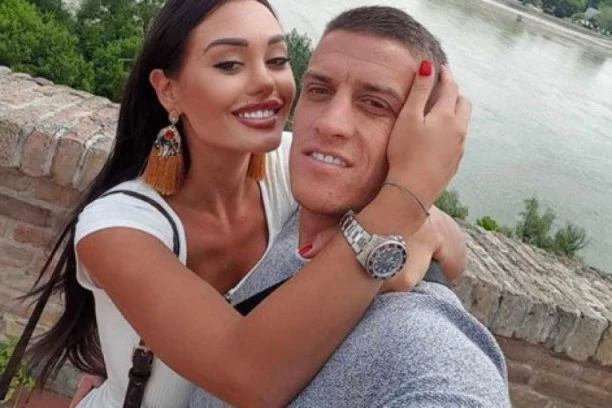 ANA KORAĆ I DAVID DRAGOJEVIĆ PONOVO ZAJEDNO: Gore društvene mreže, evo gde su UHVAĆENI BIVŠI ZADRUGARI! (FOTO)