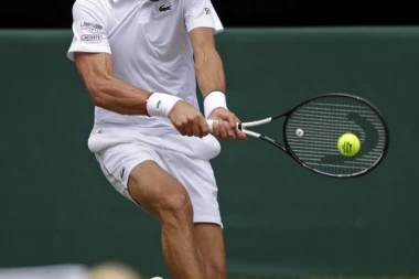 SRBIN PREPUSTIO SET ŽILAVOM ŠPANCU, PA DODAO GAS: Maestralni Đoković u finalu Vimbldona!