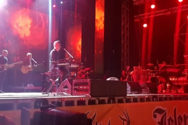 Drugo veče "Ulaz"-a: Željko oduševio publiku, njegova koleginica bežala od novinara kao da je Madona!