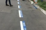 ZEMUNAC, DEDA MRAZ I IRVASI! Beograđanin našao način da SAČUVA parking mesto tokom praznika, a EVO zašto niko ne može da se naljuti na njega! (FOTO)