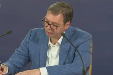 Inspirativna čestitka Aleksandra Vučića Makronu povodom praznika Francuske republike