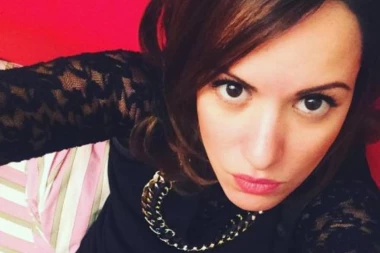 Udala se posle samo mesec dana veze: Poznata voditeljka čeka bebu!