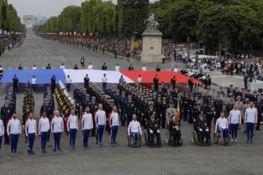 (VIDEO, FOTO) Završena je spektakularna parada u Parizu: Leteći vojnik je bio glavna atrakcija