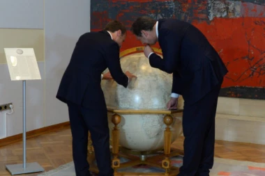 MAKRON: Aleksandr, evo je Serrrbia! VUČIĆ: Jeste, i to s Kosovom…