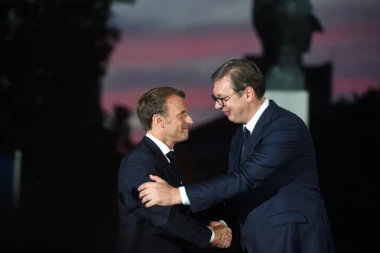 Vučić zahvalio Makronu na lepim rečima