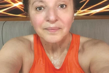 Glumica se snima dok džogira: Karanovićka pokazala bujne grudi!