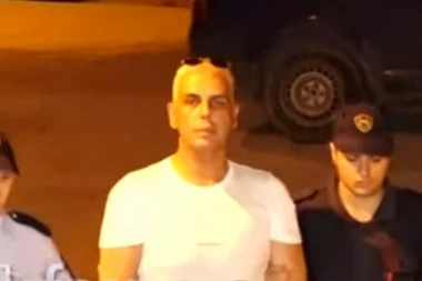 (VIDEO) Boki 13 zbog reketiranja doveden u policiju: Ušetao u stanicu kao maneken!