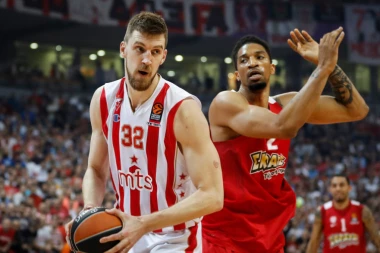 Oporavak ide sjajnim tokom: Kuzmić se prošetao i šalio sa Brankom Lazićem!