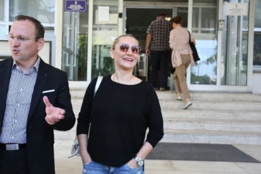 Goca uporna u nameri da dobije 500.000 dinara: Pevačica stigla u sud, Ivan nije došao! Razlog je urnebesan!