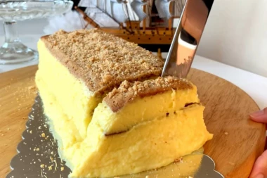 (VIDEO) Kremasta poslastica sa plazmom i pudingom od vanile