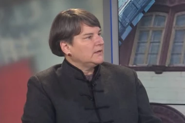 JASNO K'O DAN KO JE NA ČIJOJ STRANI: "Blokada u toku" skinuto, stavljeno "Ne damo Rektorku"