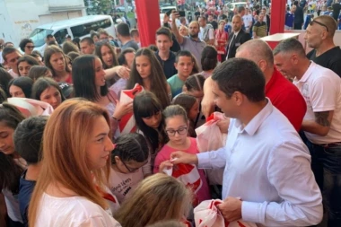 Srpska deca u poseti Beogradu koju nikad neće zaboraviti: Mališanima uručeni pokloni!