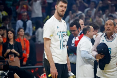 KUZMIĆ MOGAO DA  SE UGUŠI U KRVI!