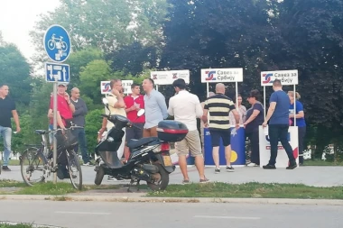 Spektakularni protest Đilasa, Obradovića i Jeremića: U Novom Sadu skupili 15 ljudi!