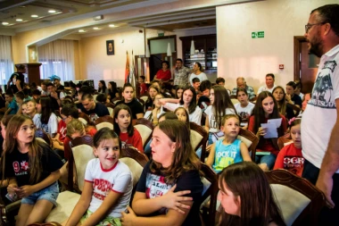 KAMP PRIJATELJSTVA - Vučić se obavezao: Rast Udruženja CarGo znači više novca za humanitarne aktivnosti