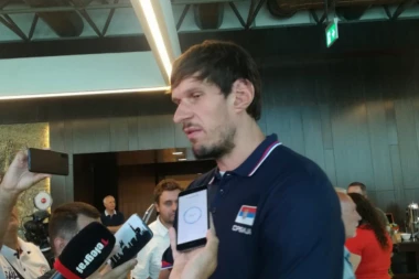 (VIDEO) Bobi i Liliputanci: Srbin "pobacao" saigrače dok je glumio telohranitelja!