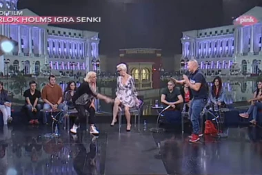 (VIDEO) Haos u studiju! Pljuvanje i polivanje: Besna Zorica nasrnula na Brendona!