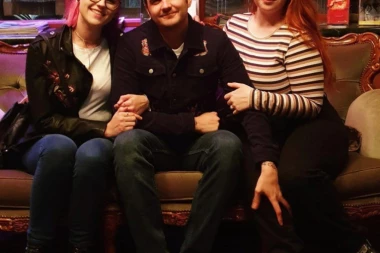 Budi Bog s njima! Supružnici se zaljubili u istu ženu, zaprosili je i sada žive zajedno