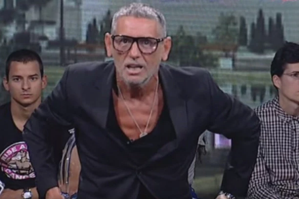 SKANDALOZNO PONAŠANJE LEPOG MIĆE U KAFIĆU: Zadrugar radio najodvratnije moguće stvari, kamere sve zabeležile!