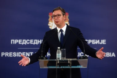 Ludilo mozga! Pevačica i harmonikaš plaćaju rušenje Vučića