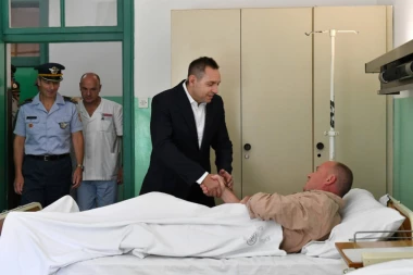 Vulin obišao povređenje pilote: Njihovo zdravstveno stanje je za sada dobro