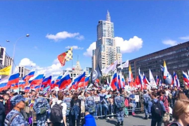 (VIDEO) Protesti opozicije u Rusiji zbog zabrane pojedinim kandidatima da učestvuju na izborima