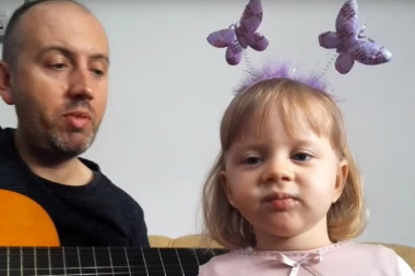 (VIDEO) Kad ovaj SLATKIŠ zapeva tope se i najtvrđa srca: Nejra je nešto najlepše što ste u poslednje vreme videli!