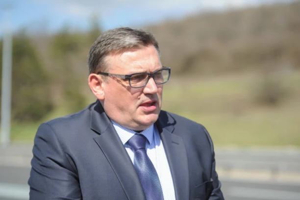 HOĆE LI PUTARINE POSKUPETI? Drobnjak otkrio šta će biti s cenama, pa prokomentarisao radove na deonici Preljina-Požega!