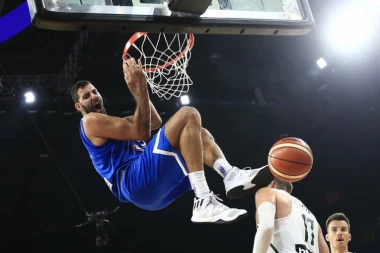 Burusis "grmi": Glupo igramo, protivnici znaju da lopte idu samo na Janisa!