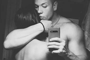 Sloba Radanović progovorio o raskidu sa devojkom: Ovo je razlog zbog kog joj je stalno krio lice!