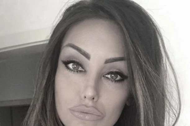 ODRŽAN PETOGODIŠNJI POMEN POKOJNOJ MISICI! Oglasila se porodica Dijane Milojković, naša pevačica SLOMLJENA OD TUGE! (FOTO)